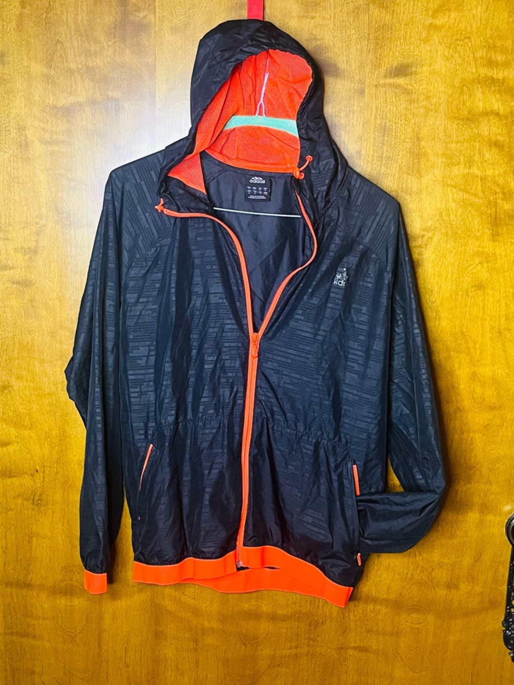 Adidas Lightweight Windbreaker Jacket – Men’s Medium
